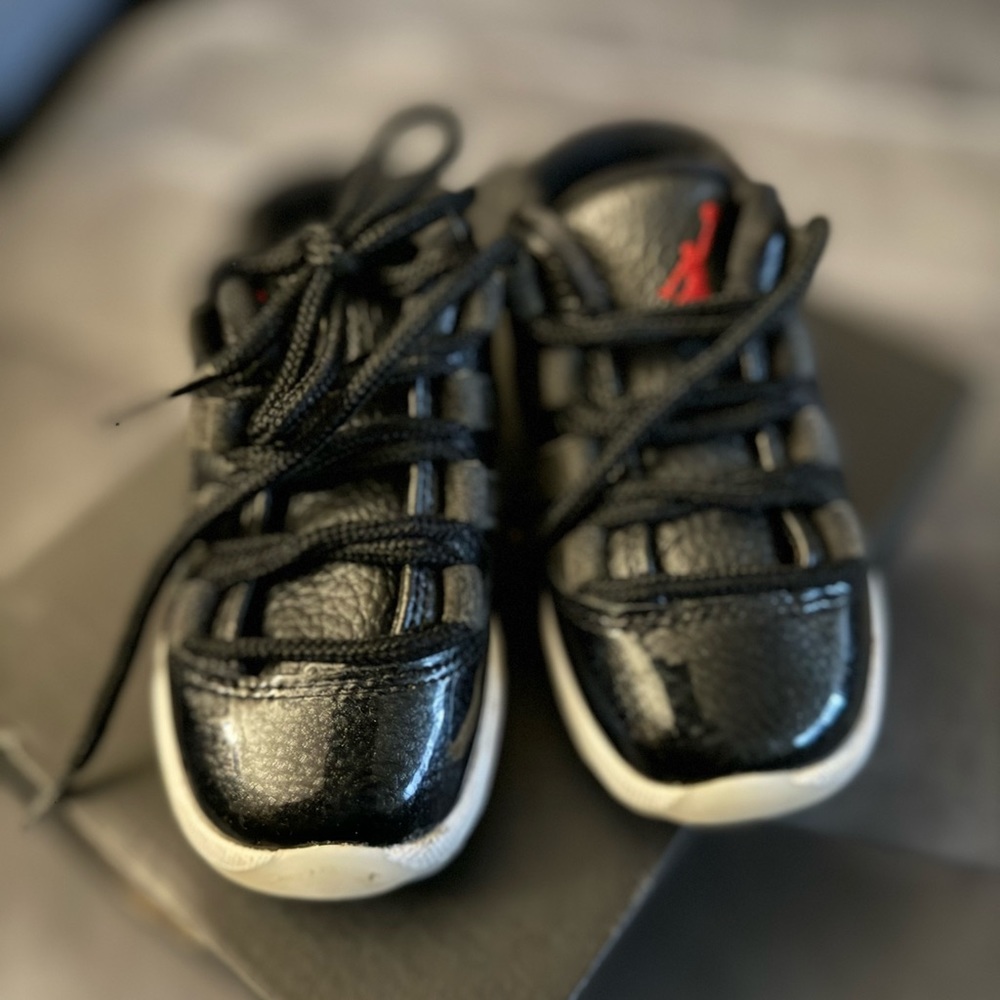 AIR JORDAN 11 LOW
